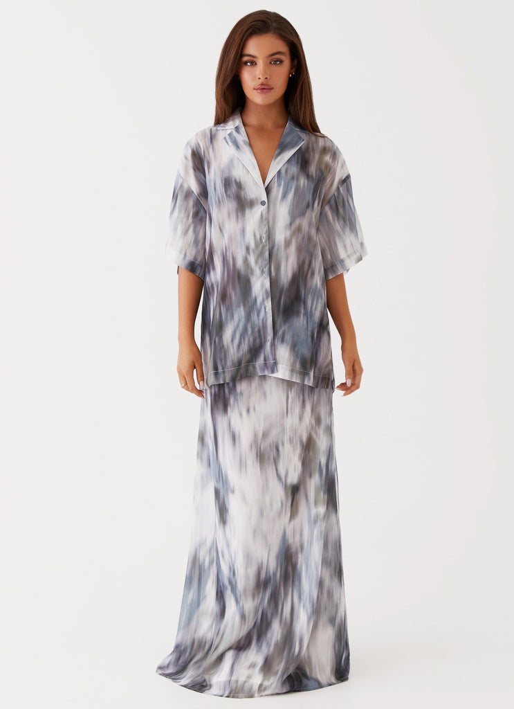 Womens Fight The Feeling Oversized Shirt in the colour Gloom in front of a light grey background