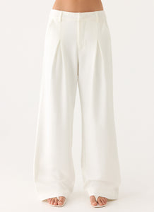Sora Low Rise Pant - White
