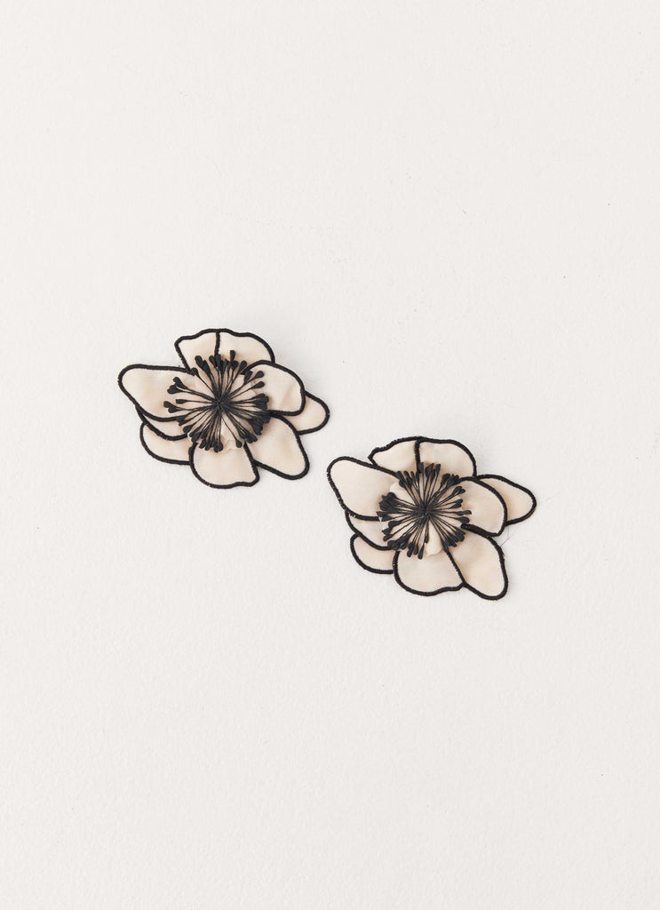 Toria Flower Earrings - Ivory
