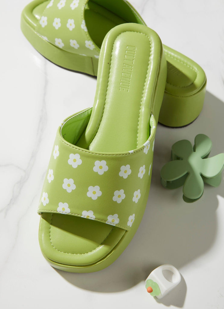 Daisy Chain Mule - Lime Daisy - Peppermayo