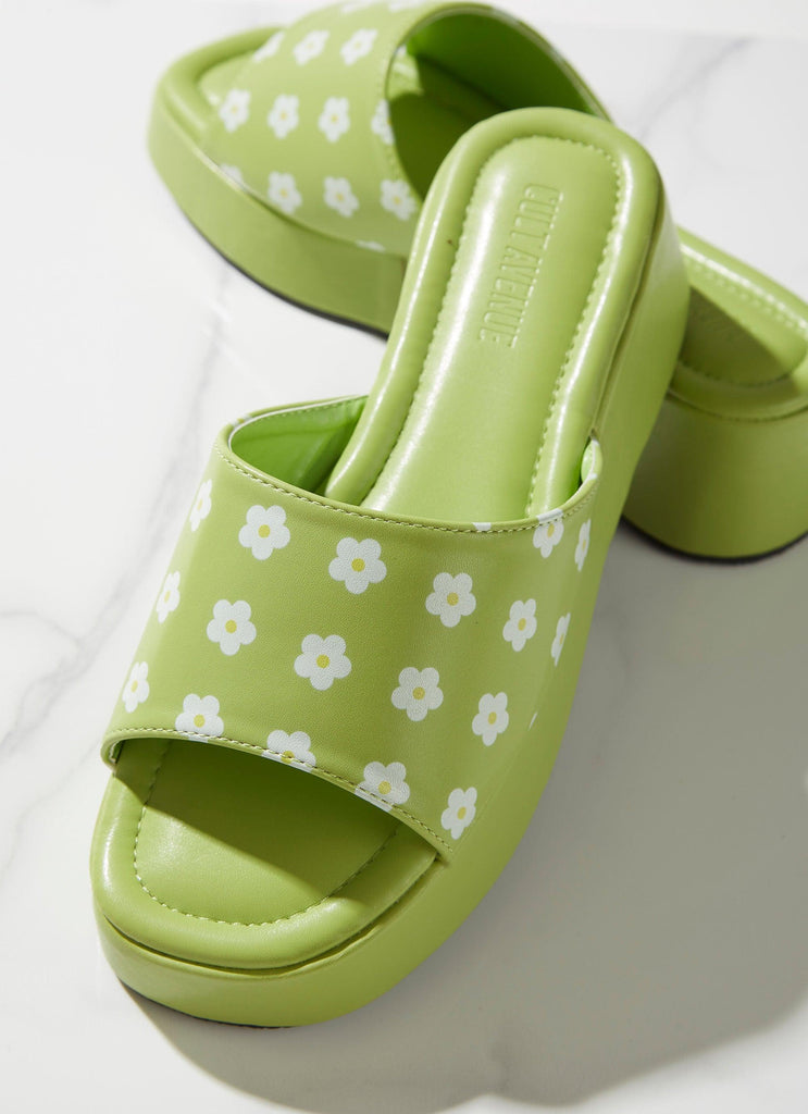 Daisy Chain Mule - Lime Daisy - Peppermayo